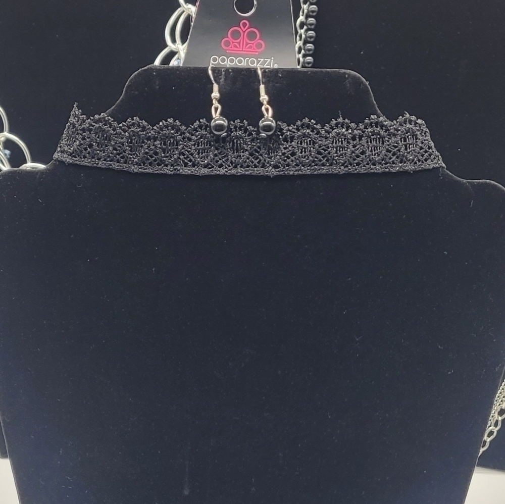 Paparazzi Jewelry Collection 3 sets (Vampira)​​​ - Picture 2 of 4